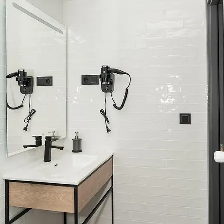 H30 Salces Self Check In Licencia Hbi01292 بلباو